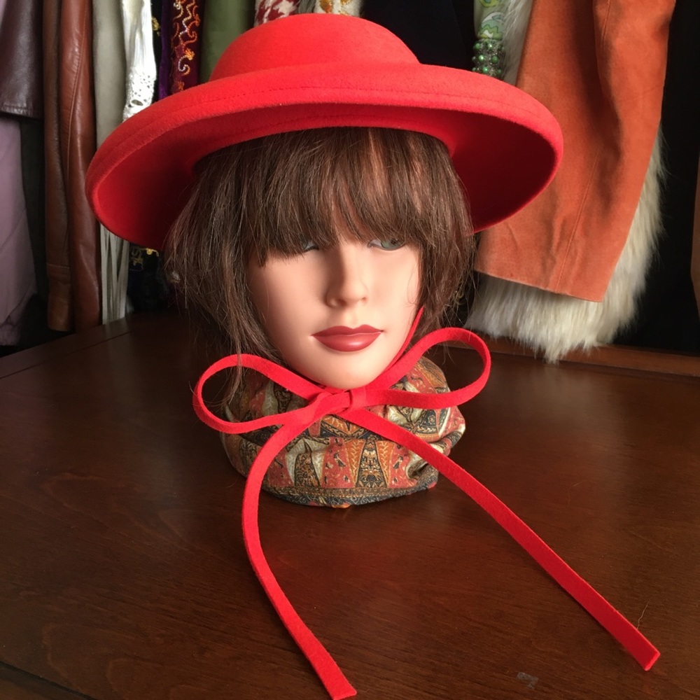 Vintage 60s red wool felt Madeline prairie hat.